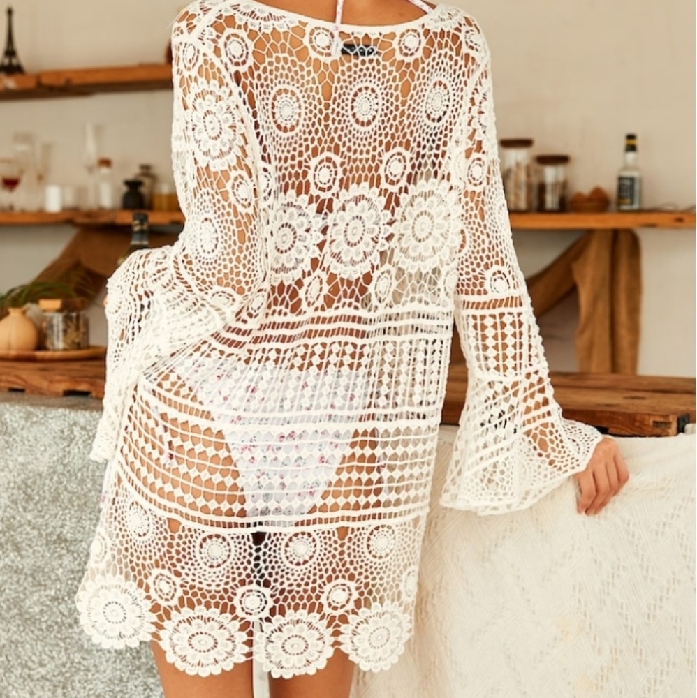 SALE🎉Crochet Cover-Up - Picture 2 of 3